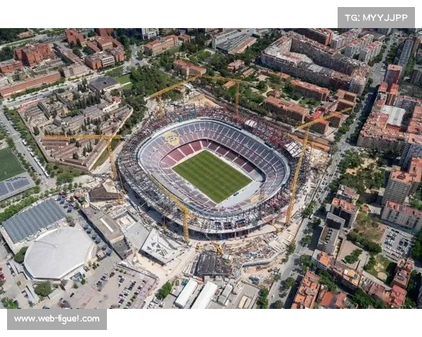 巴萨回归诺坎普首战4-0轻取毕巴,莱万费兰破门