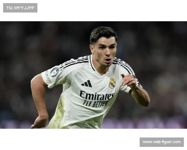 非洲杯颁奖仪式,摩洛哥队员银牌领取瞬间